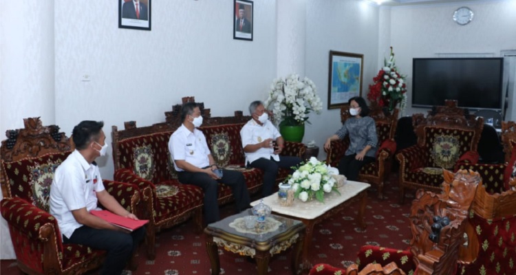Pemkab Minsel dipimpin Bupati Franky Donny Wongkar audiensi dengan Rektor Universitas Sam Ratulangi, Rabu (6/4/2022). Foto: ist