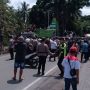aksi demo P-BMR di perbatasan Kabupaten Minsel dan Bolmong.
